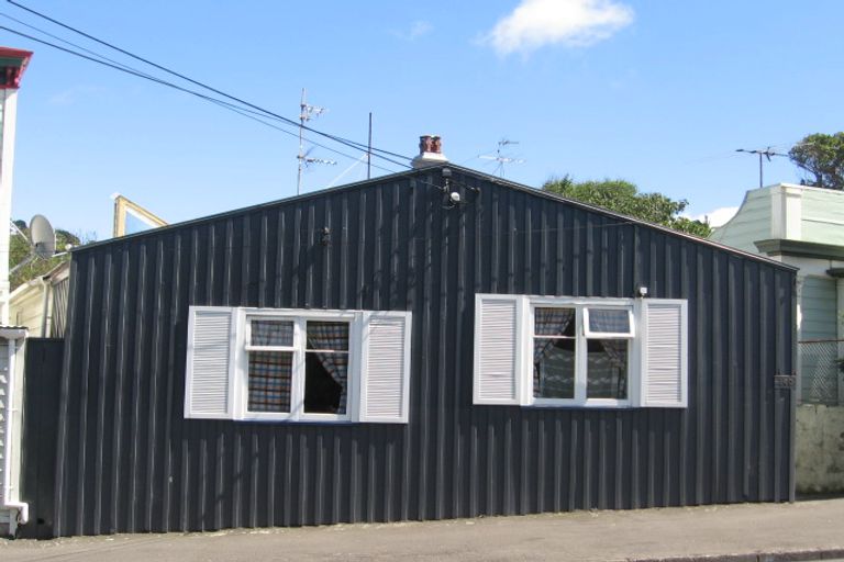 Photo of property in 140 Tasman Street, Mount Cook, Wellington, 6021