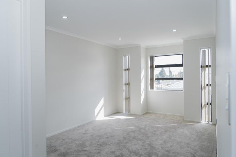 Photo of property in 79a Russell Road, Manurewa, Auckland, 2102