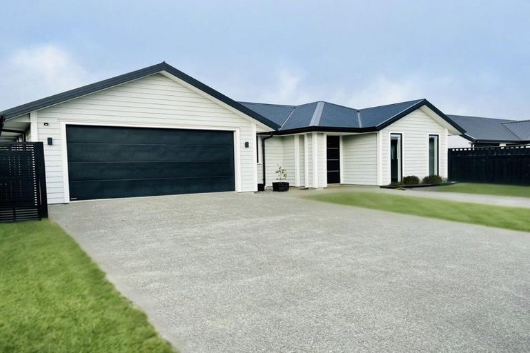 Photo of property in 11 Saint James Place, Rangiora, 7400