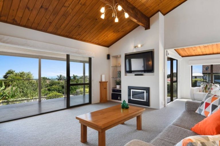 Photo of property in 2 Gellibrand Place, Omokoroa, 3114