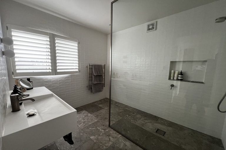 Photo of property in 1/2 Holiday Road, Milford, Auckland, 0620