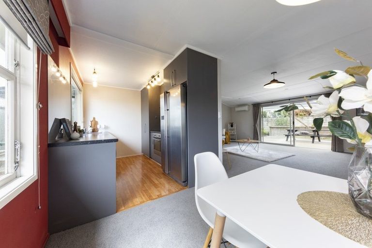 Photo of property in 76 Tiroroa Avenue, Te Atatu South, Auckland, 0610