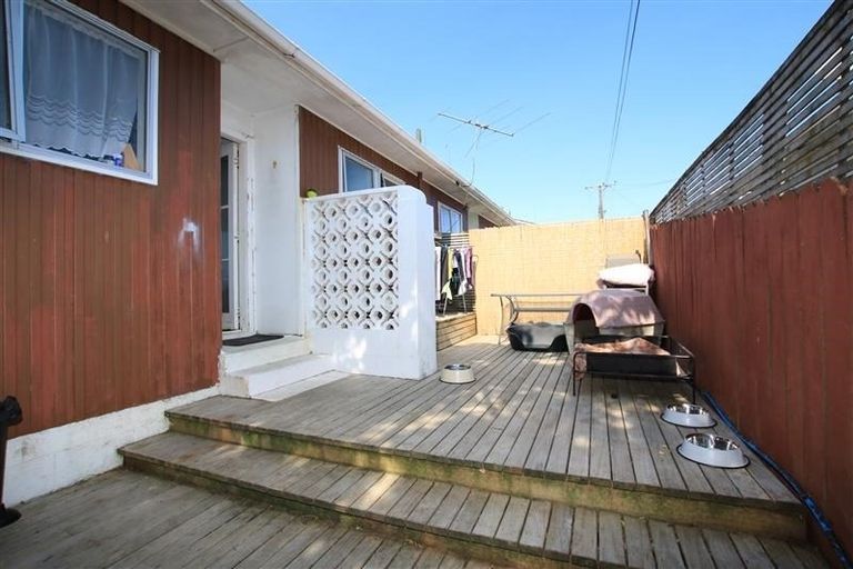 Photo of property in 6/25 West Coast Road, Glen Eden, Auckland, 0602