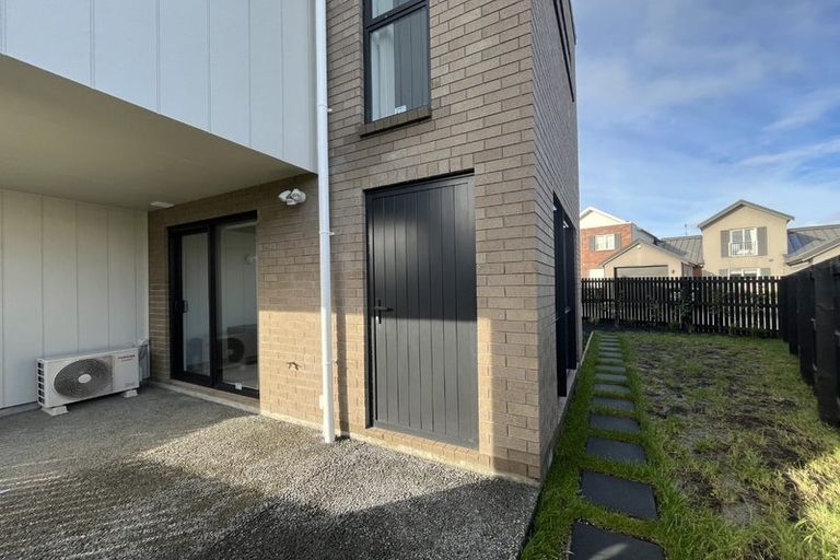 Photo of property in 15 Tima Lane, Mangere Bridge, Auckland, 2022