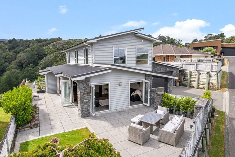 Photo of property in 43 Seymour Grove, Kingsley Heights, Upper Hutt, 5018