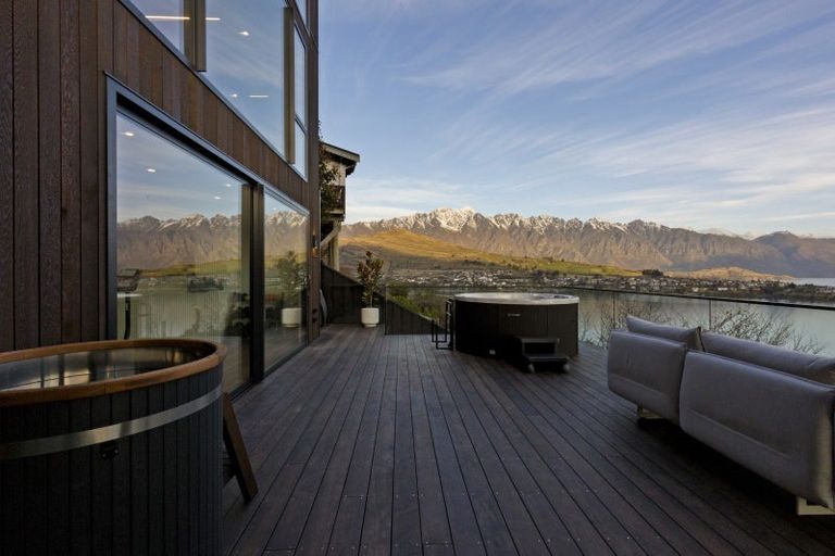 Photo of property in 9 Earnslaw Terrace, Queenstown, 9300