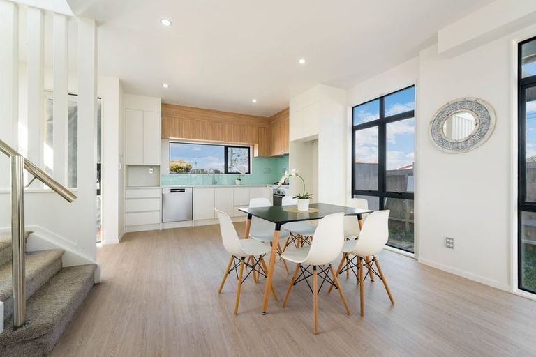 Photo of property in 14b York Road, Papatoetoe, Auckland, 2104