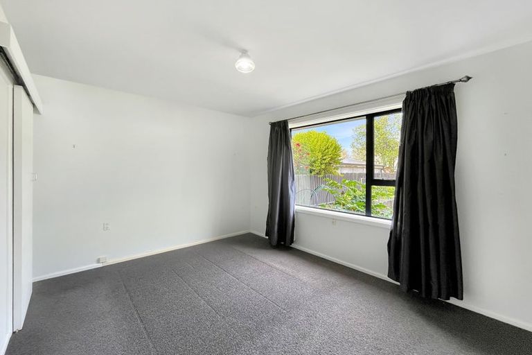 Photo of property in 17 Burnside Crescent, Burnside, Christchurch, 8053