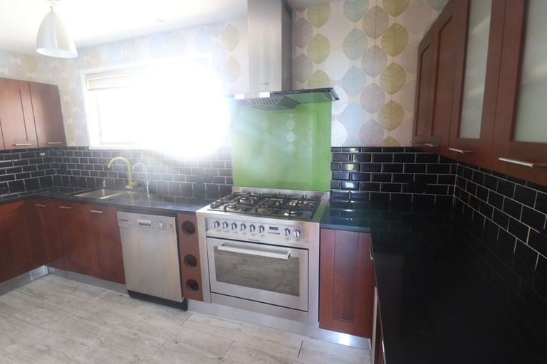 Photo of property in 35a Wade River Road, Stanmore Bay, Whangaparaoa, 0932