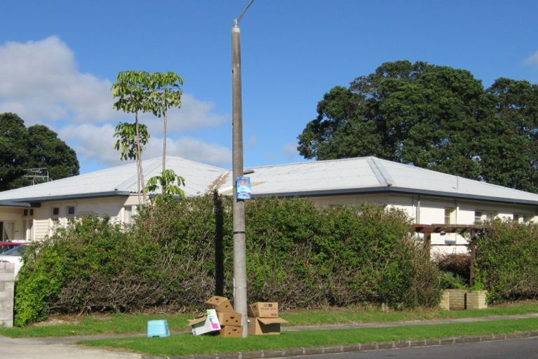 Photo of property in 2/3 Devon Road, Bucklands Beach, Auckland, 2012