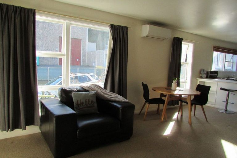 Photo of property in 2 Hawkhurst Road, Lyttelton, 8082