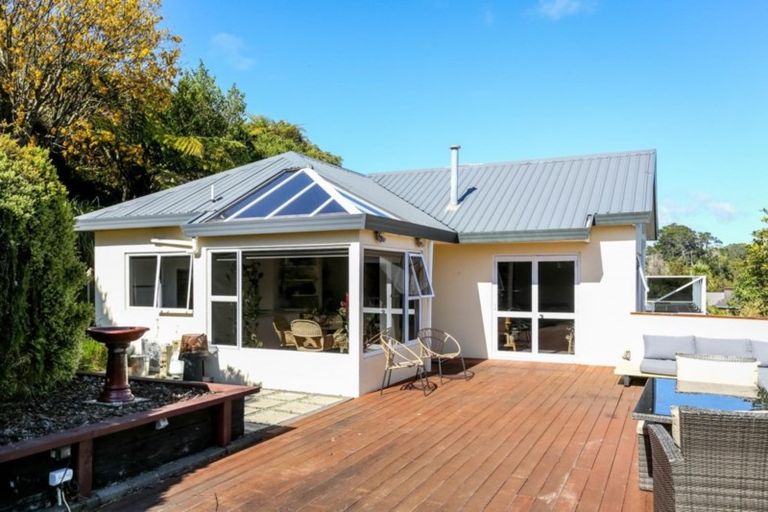 Photo of property in 7 Sequoia Grove, Merrilands, New Plymouth, 4312