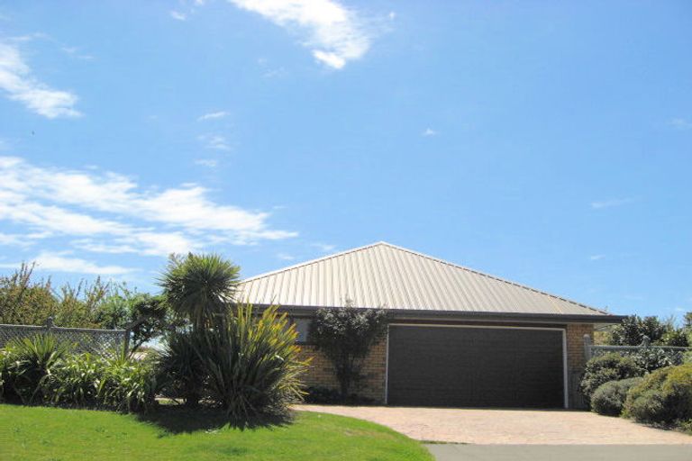 Photo of property in 17 Thornley Place, Woodend, 7610