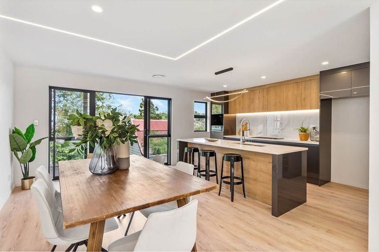 Photo of property in 116c Oaktree Avenue, Browns Bay, Auckland, 0630