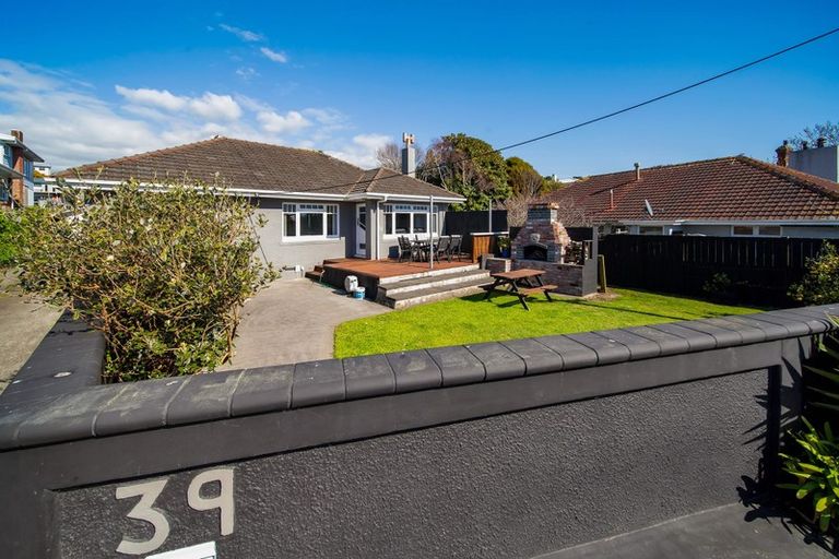 Photo of property in 39a Breakwater Road, Moturoa, New Plymouth, 4310
