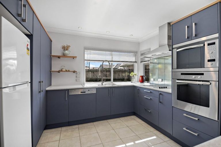 Photo of property in 11 Tolben Place, Golflands, Auckland, 2013