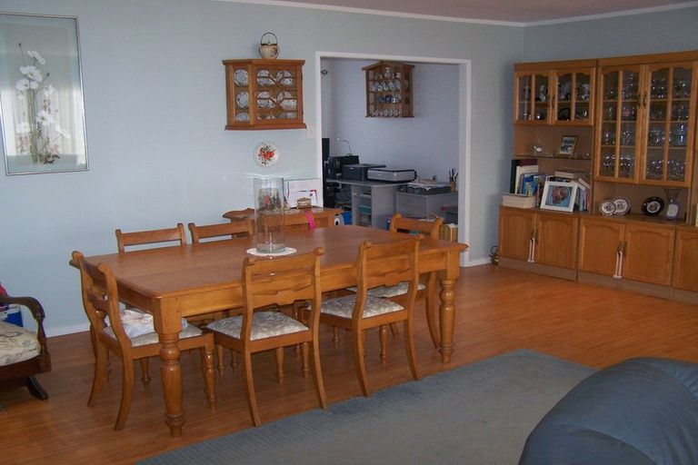 Photo of property in 54 Robbies Road, Shelly Park, Auckland, 2014