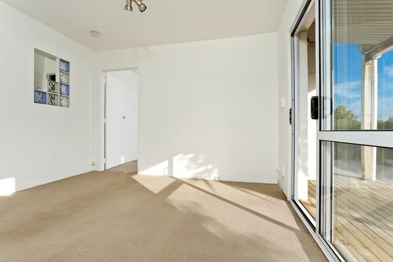 Photo of property in 2/20 Pemberton Avenue, Bayview, Auckland, 0629