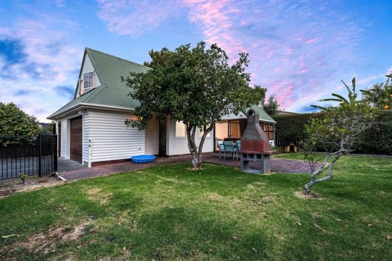 Photo of property in 2/6 Murray Road, Te Atatu Peninsula, Auckland, 0610