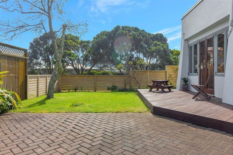 Photo of property in 1/37 Kiwi Esplanade, Mangere Bridge, Auckland, 2022