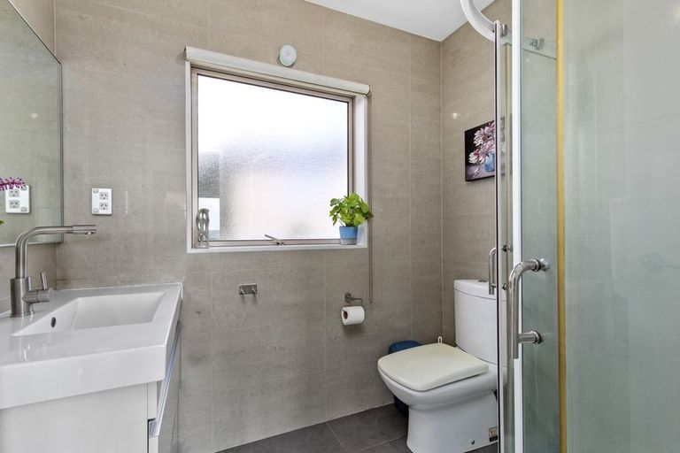 Photo of property in 30c Schnapper Rock Road, Schnapper Rock, Auckland, 0632