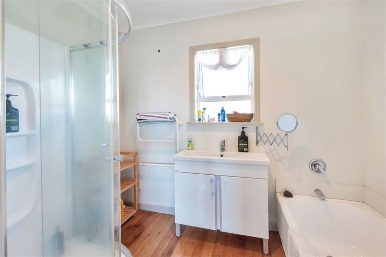 Photo of property in 20 Spence Road, Henderson, Auckland, 0612