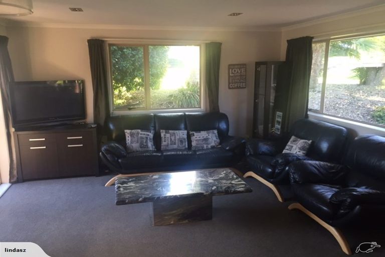 Photo of property in 3 Frank Knight Place, Waiuku, 2123