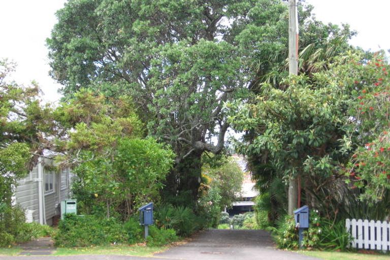 Photo of property in 17b Rangitoto Terrace, Milford, Auckland, 0620