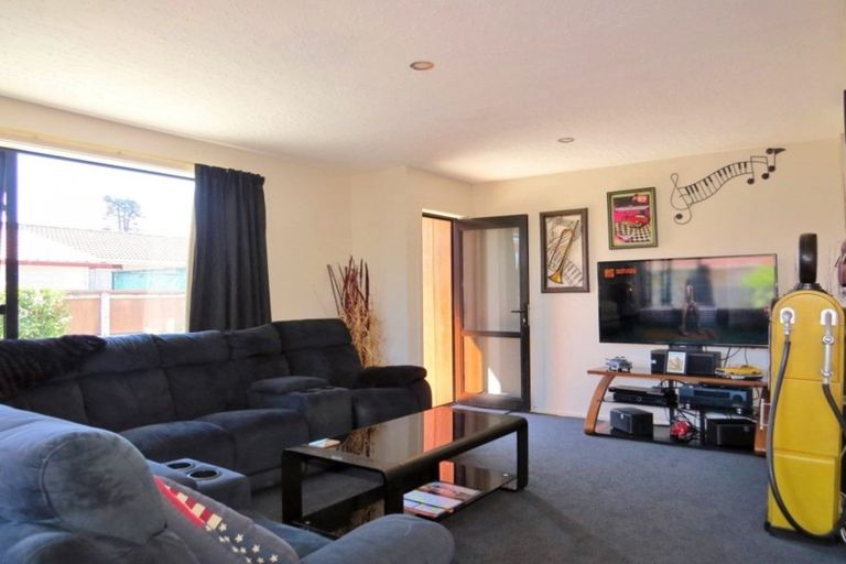 Photo of property in 2/241 Waterloo Road, Hornby, Christchurch, 8042