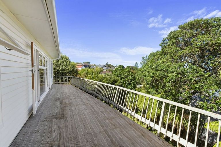 Photo of property in 71 Lyons Avenue, Murrays Bay, Auckland, 0630