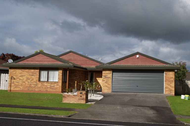 Photo of property in 38 Golfland Drive, Golflands, Auckland, 2013