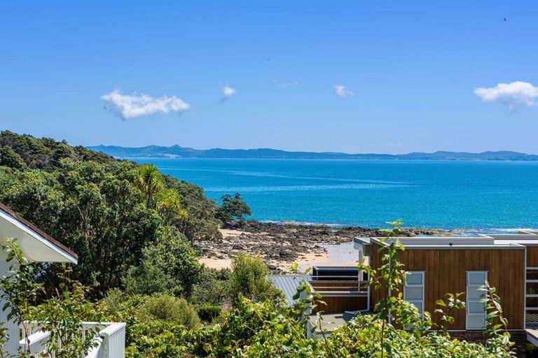 Photo of property in 37 Stratford Drive, Cable Bay, 0420