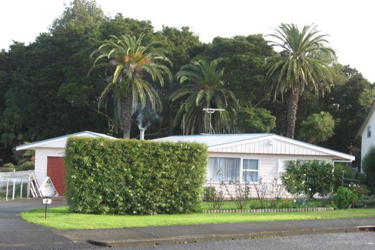 Photo of property in 4 Earls Court, Hillpark, Auckland, 2102