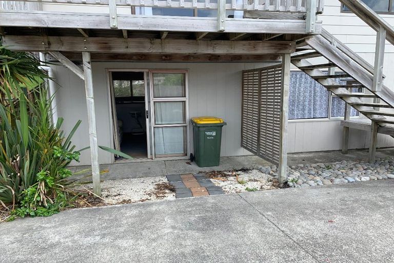 Photo of property in 1/35 D'oyly Drive, Stanmore Bay, Whangaparaoa, 0932