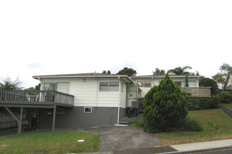 Photo of property in 2/9 Jacaranda Avenue, Beach Haven, Auckland, 0626