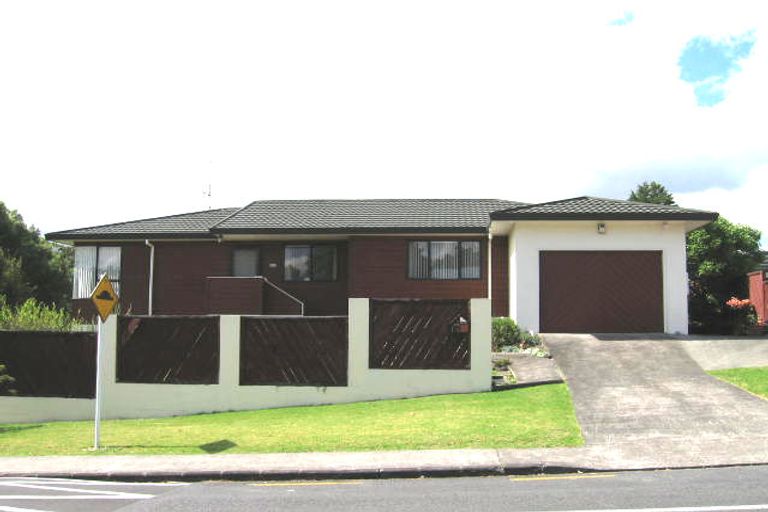 Photo of property in 70 Taupo Street, Green Bay, Auckland, 0604