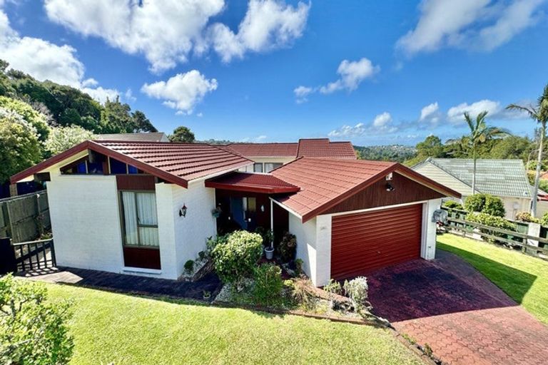 Photo of property in 3 Murano Place, Chatswood, Auckland, 0626