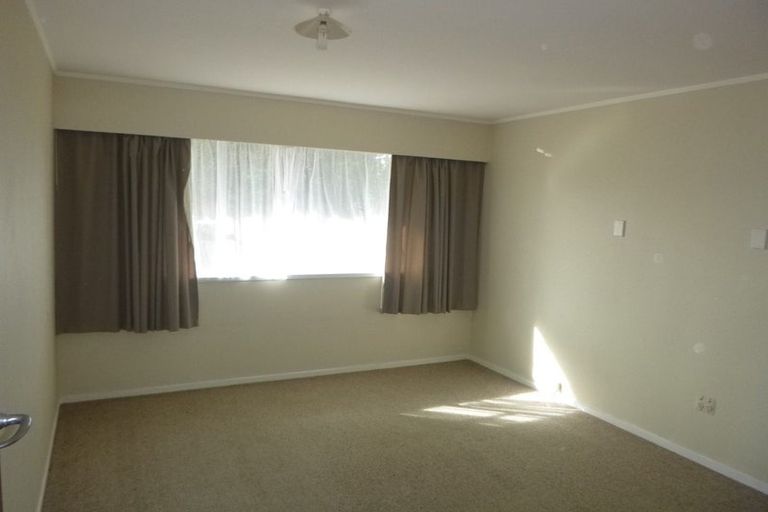 Photo of property in 2/62 Tiroroa Avenue, Te Atatu South, Auckland, 0610