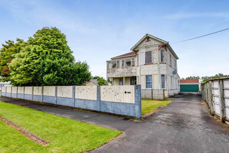 Photo of property in 3 Carrington Street, New Plymouth, 4310