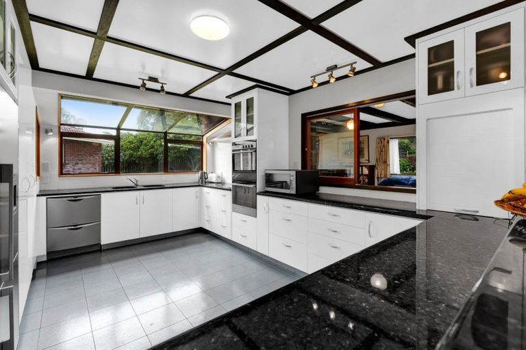 Photo of property in 24 Prudence Place, Oakura, 4314