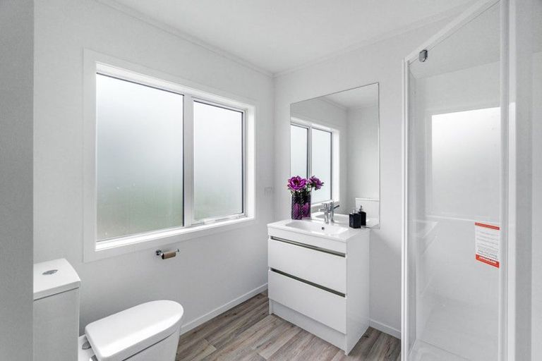 Photo of property in 10 Harding Avenue, Te Atatu South, Auckland, 0610