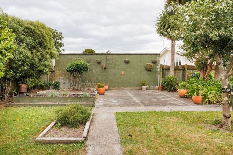Photo of property in 27 Waterloo Crescent, Hokowhitu, Palmerston North, 4410