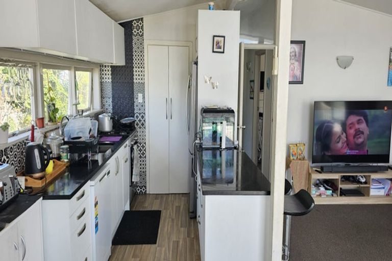 Photo of property in 557 Glenfield Road, Glenfield, Auckland, 0629