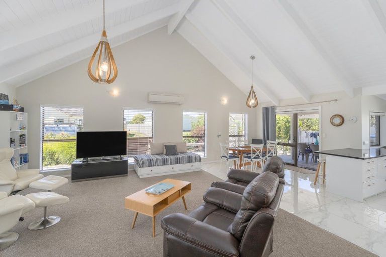 Photo of property in 66 Catherine Crescent, Whitianga, 3510