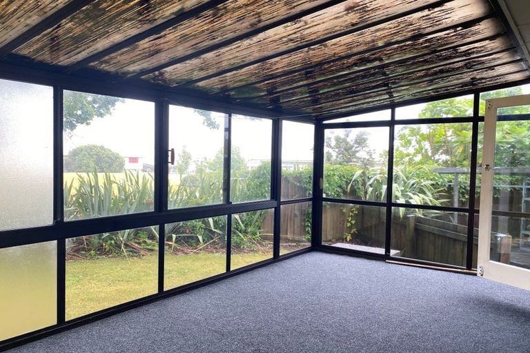 Photo of property in 1/66 Buscomb Avenue, Henderson, Auckland, 0610