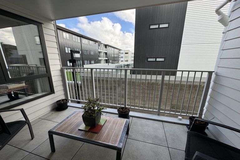 Photo of property in 13a/132 Stancombe Road, Flat Bush, Auckland, 2016