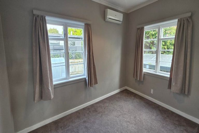 Photo of property in 98/98a Weraroa Road, Levin, 5510