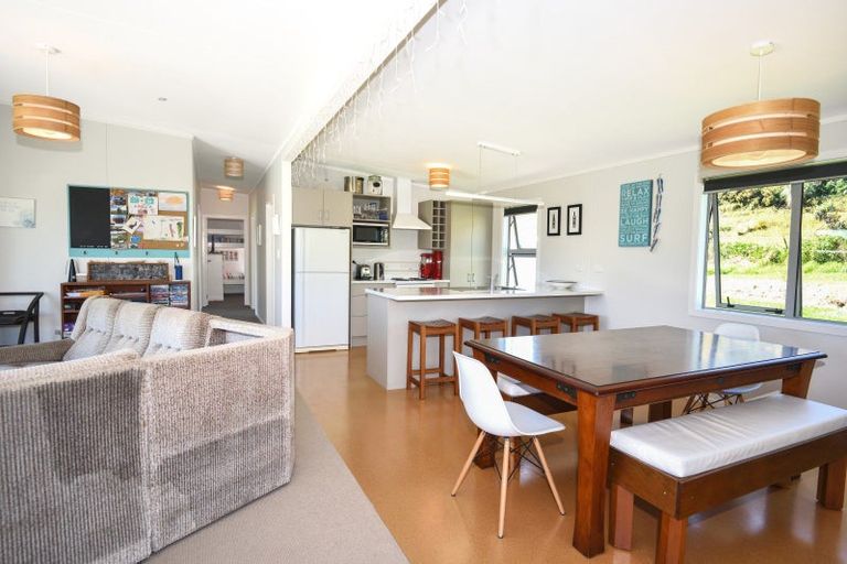 Photo of property in 3 Mahia Heights Drive, Mahia, 4198