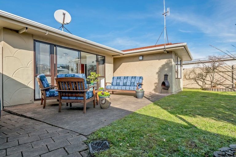 Photo of property in 21 Lyndale Place, Kelvin Grove, Palmerston North, 4414