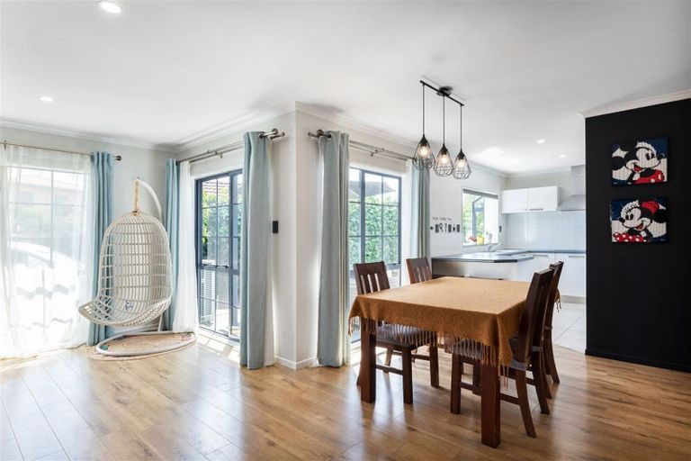 Photo of property in 85 Buscomb Avenue, Henderson, Auckland, 0610